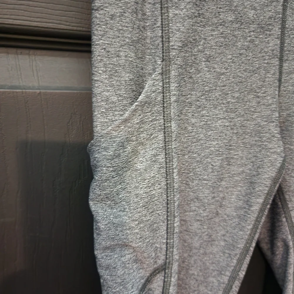 Lululemon Sz. 4 Heathered Black Speed Crop Legging